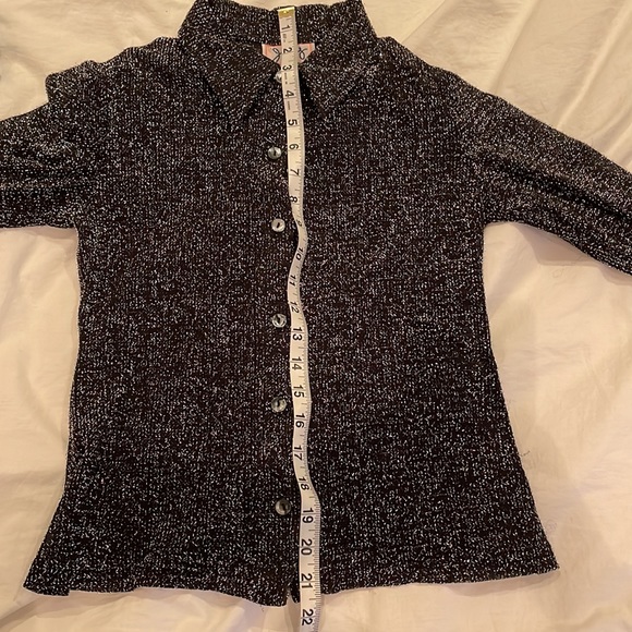 Black top with Silver thread woven in. Size S - Picture 8 of 12